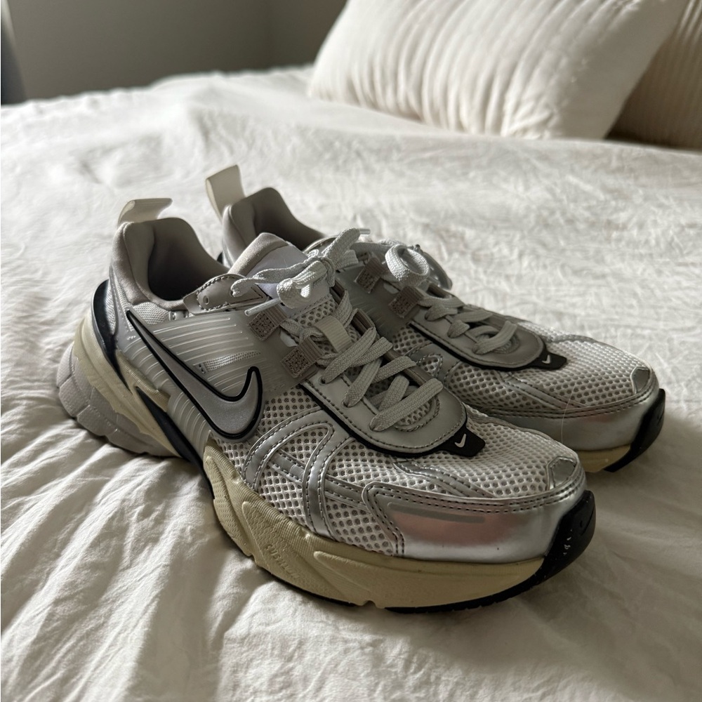 Nike V2K Women’s Sneakers